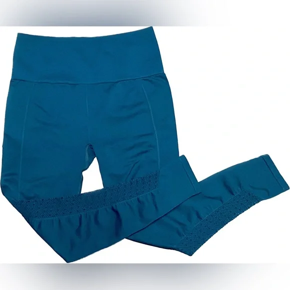 Fabletics Sync High-Waisted Perforated 7/8 Legging - Picture 10 of 13